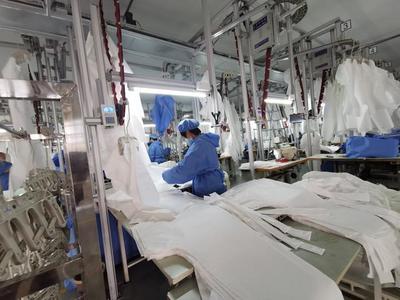 緊急轉(zhuǎn)產(chǎn)!桓臺牛仔服生產(chǎn)企業(yè)全力生產(chǎn)防護用品