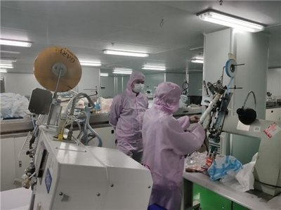 叮囑企業(yè)千萬不能掉鏈子,湖南省市場監(jiān)管局督察口罩、防護服生產(chǎn)企業(yè)