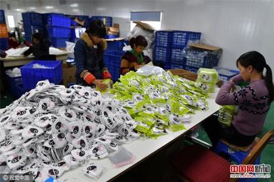 防霾口罩供不應(yīng)求 廈門一企業(yè)日出貨30萬(wàn)個(gè)_手機(jī)中國(guó)網(wǎng)